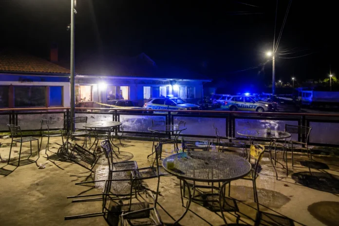 Procuror reținut după scandal într-o discotecă din Hunedoara, înarmat cu pistol, cuțit și spray Procuror reținut după scandal într-o discotecă din Hunedoara, înarmat cu pistol, cuțit și spray